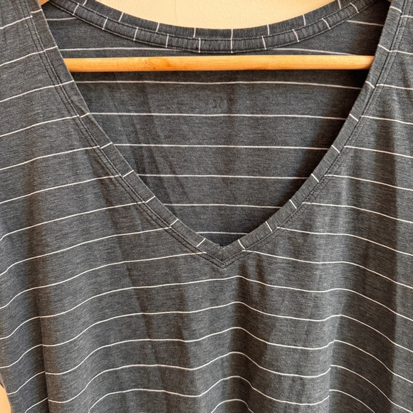 Lululemon Gray Stripe V Neck Short Sleeve Womens Size S T Shirt Activewear - Picture 6 of 9